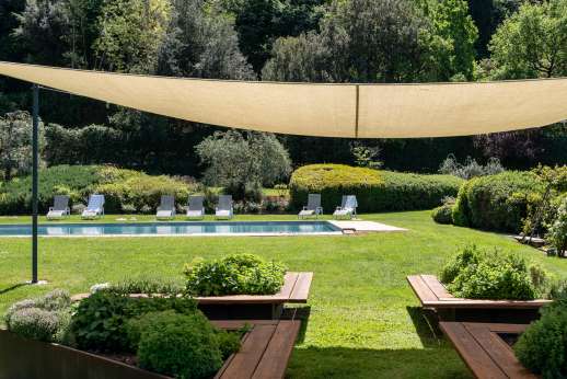 Podere Celli - View of the pool and the pergola.