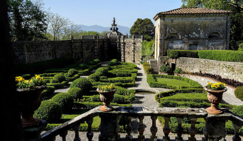Secret Garden Walking Tour in Florence