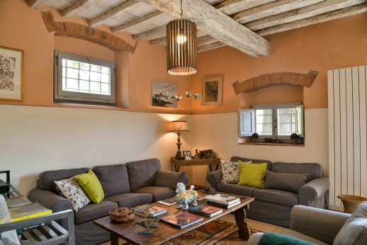 The Estate of Petroio with Staff and Cook - The rooms are all furnished very tastefully with collections of paintings, traditional black and white photos, drawings and a wide selection of English books. Il Borgo di Petroio
