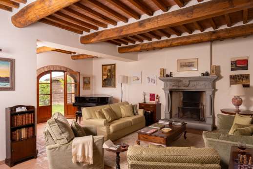 Casa Tara - The comfortable sitting room in the main house.