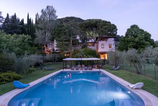 La Villa Di Petroio - Fully lit pool ideal for an evening swim.