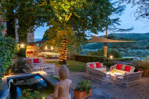 La Villa Di Petroio - The Estate's astro-turf tennis court.