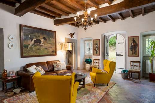 La Villa Di Petroio - Main entrance and sitting area.