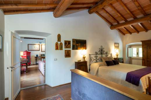 La Villa Di Petroio - The bedroom leading through to the bathroom