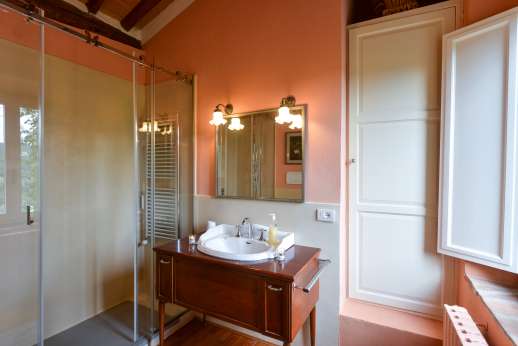 La Villa Di Petroio - First floor main house double bedroom room with ensuite and air conditioning
