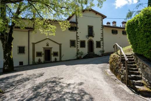 La Villa Di Petroio (x 16 people) with Staff & Cook