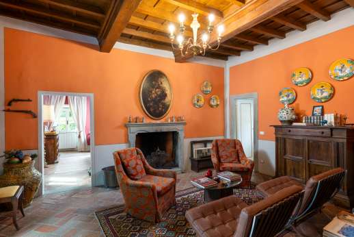 La Villa Di Petroio (x 16 people) with Staff & Cook