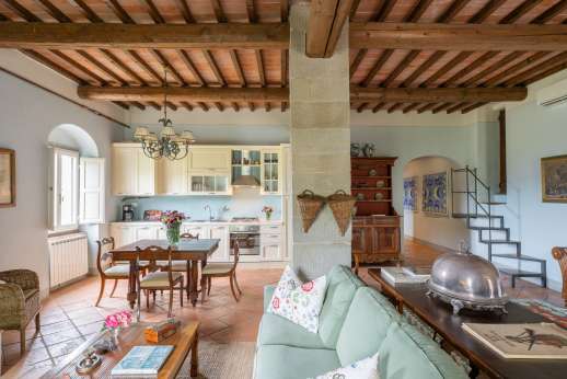 La Villa Di Petroio (x 16 people) with Staff & Cook