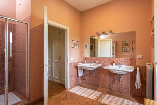 La Villa Di Petroio (x 16 people) with Staff & Cook