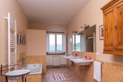La Villa Di Petroio (x 16 people) with Staff & Cook