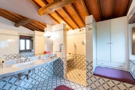 La Villa Di Petroio (x 16 people) with Staff & Cook