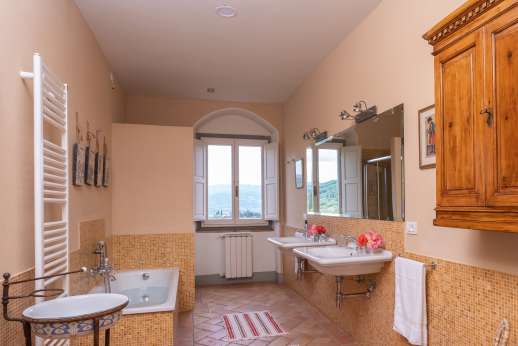 Staffed weddings at The Estate of Petroio - The ensuite bathroom with shower.