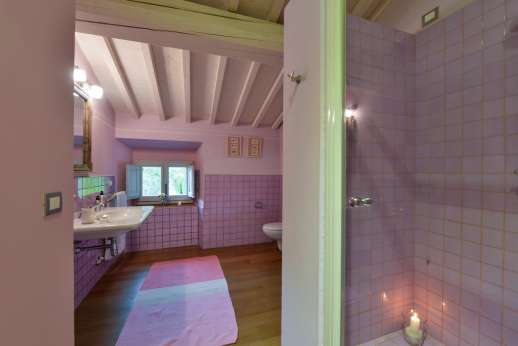 Staffed weddings at The Estate of Petroio - The ensuite bathroom with shower.