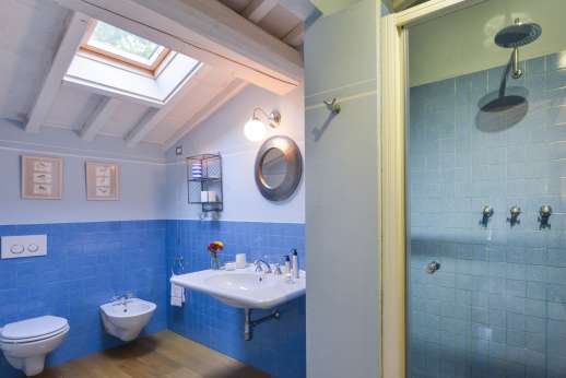 Staffed weddings at The Estate of Petroio - The ensuite bathroom with shower.