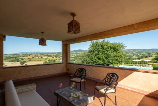 Il Chiesino - Panoramic terrace with sitting area on the first floor.