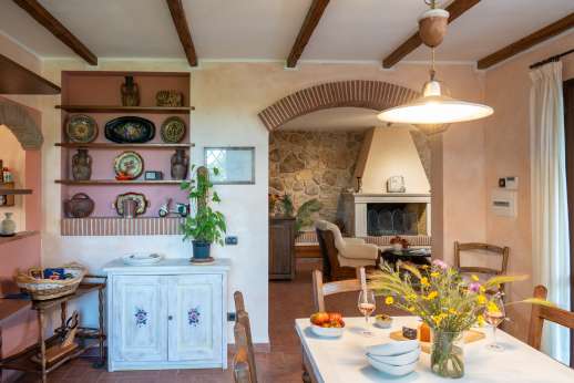 Il Chiesino - Open plan dining area leading through to the kitchen.