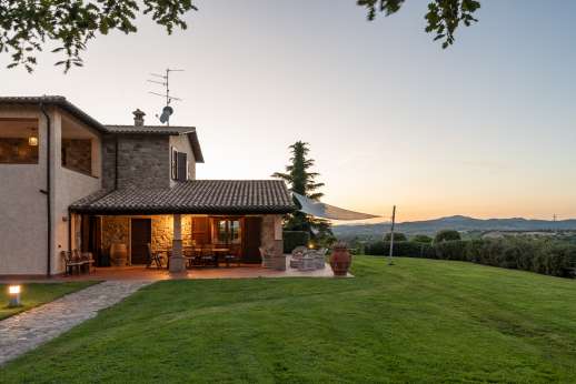 Il Chiesino - The nearby pretty hill town of Scansano, known for its red wine and olive oil.A beautiful and relaxing villa perfect for enjoying the coastal delights of Tuscany.
