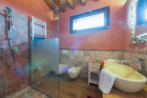 Il Chiesino - Guest house bathroom with shower