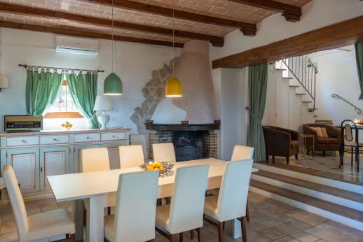 Diaspero - Lower ground floor dining table for 14