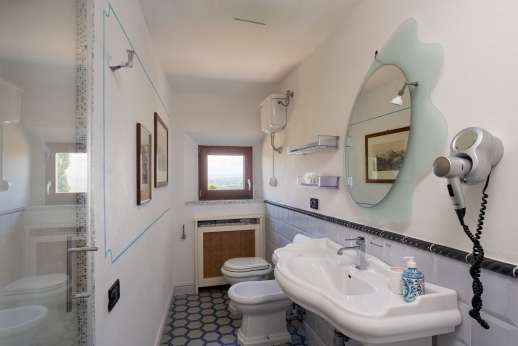 En-suite chromotherapy bathroom with shower
