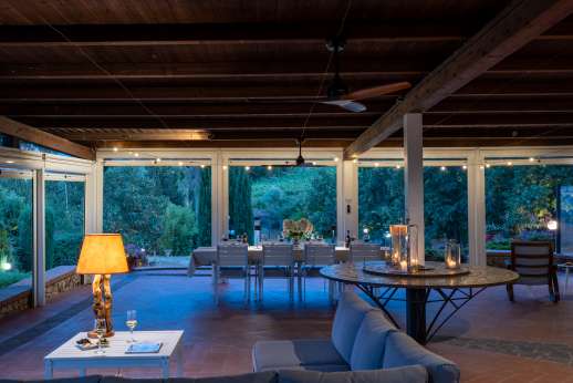 Diaspero - To enjoy the stunning views of the Tuscany countryside there are plenty of shaded living areas