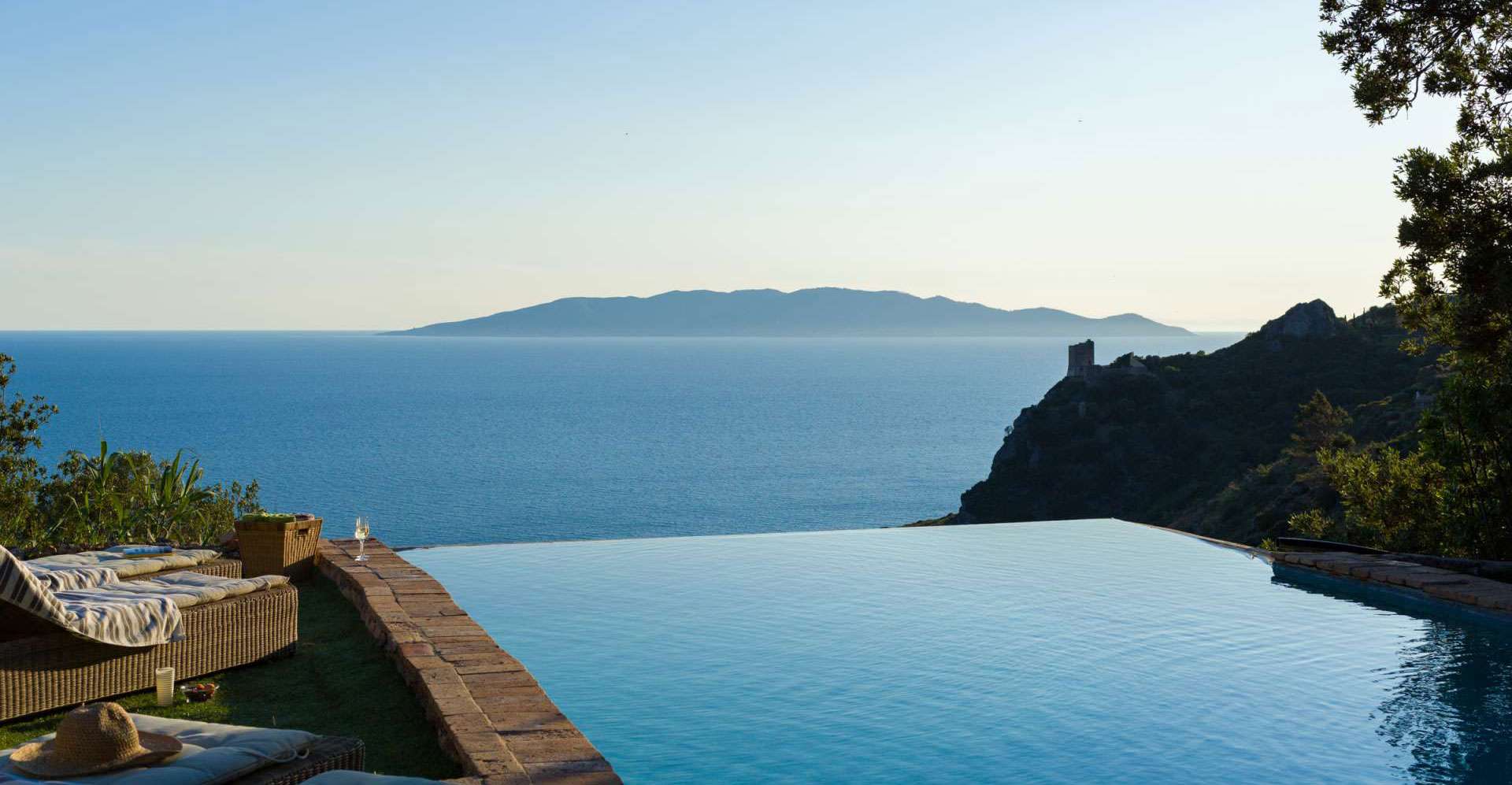 Top 7 Villas in Tuscany with Infinity Pools